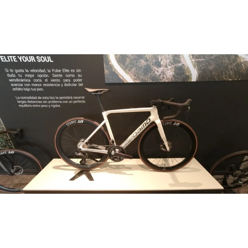 Bici Da Corsa MEGAMO PULSE ELITE 01 SH12 Disk Carbonio Shimano DURACE Di2 12v Powermeter + Ruote Carbon 9 Bici Da Corsa MEGAMO PULSE ELITE 01 SH12 Disk Carbonio Shimano DURACE Di2 12v Powermeter + Ruote Carbon - immagine 7