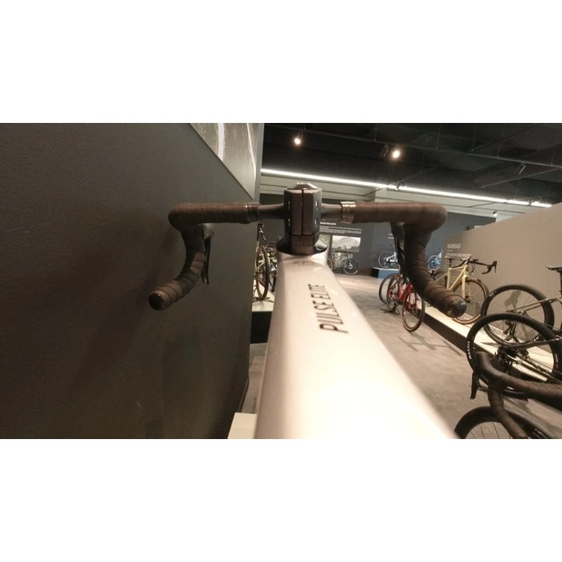 Bici Da Corsa MEGAMO PULSE ELITE 01 SH12 Disk Carbonio Shimano DURACE Di2 12v Powermeter + Ruote Carbon 11 Bici Da Corsa MEGAMO PULSE ELITE 01 SH12 Disk Carbonio Shimano DURACE Di2 12v Powermeter + Ruote Carbon - immagine 9